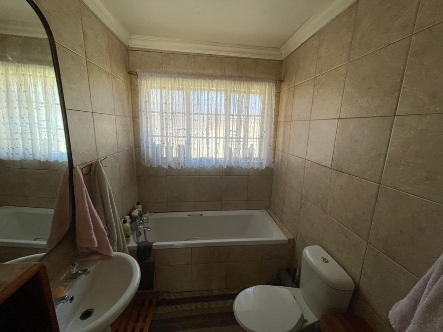 5 Bedroom Property for Sale in Riebeeckstad Free State